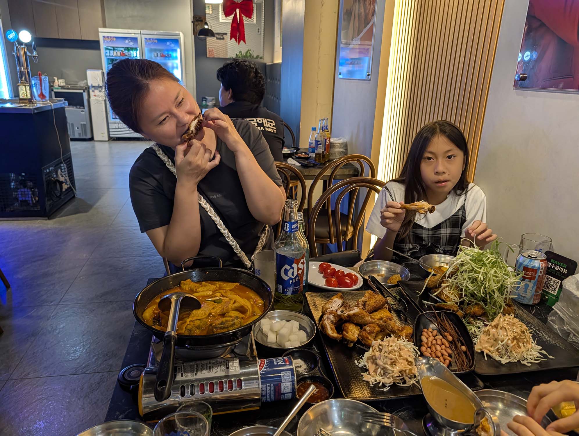 韓國跟團遊第二天┃首爾月尾島海鷗 松月洞童話村 弘大商圈 香港飯店0410炸醬麵 晚餐自理吃炸雞炒年糕